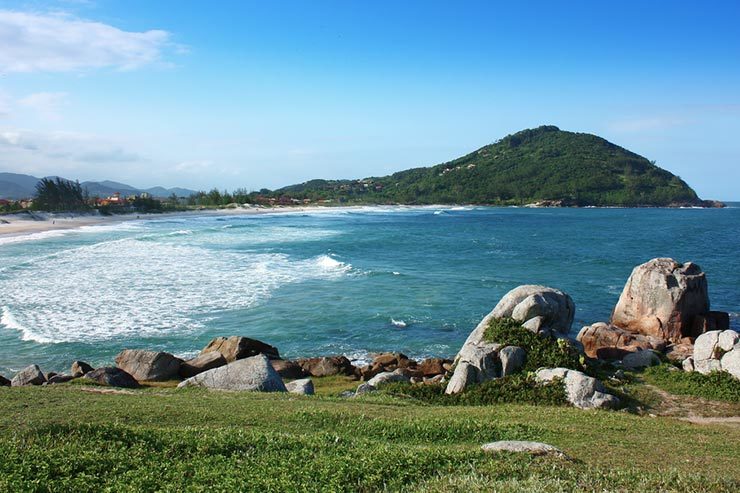 Rota da Baleia Franca: Praia da Ferrugem (Foto via Shutterstock)