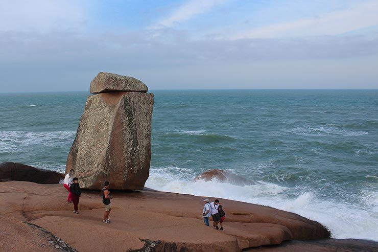 Rota da Baleia Franca: Pedra do Frade em Laguna (Foto: Esse Mundo É Nosso)