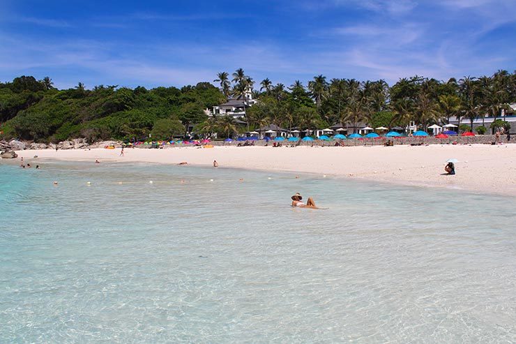 Raya Island, uma das melhores praias de Phuket, na Tailândia (Foto: Esse Mundo É Nosso)