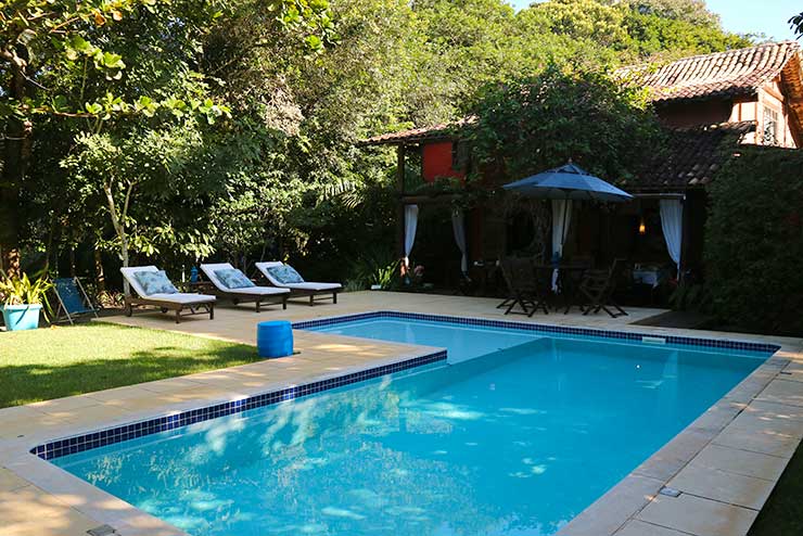 Piscina do hotel boutique Mata N'Ativa em Trancoso, na Bahia (Foto: Esse Mundo é Nosso)