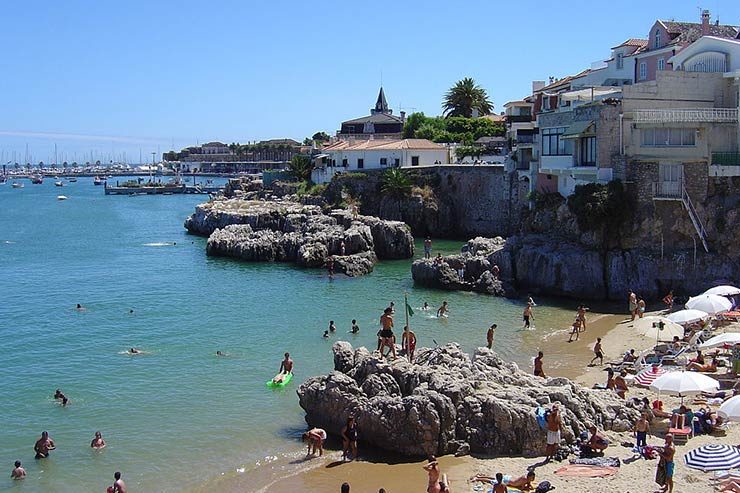 Cascais e Sintra em um dia - Praia da Rainha em Cascais, Portugal [Foto: Husond (CC BY-SA 3.0)]