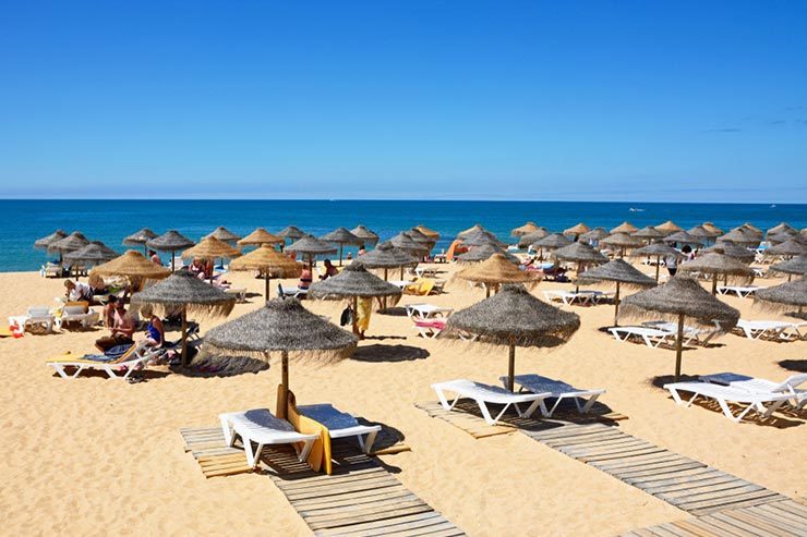 Melhores praias do Algarve, Portugal - Praia de Vilamoura (Foto via Shutterstock)