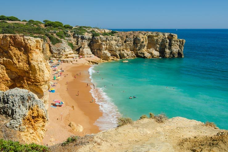 Roteiro no Algarve, Portugal - Praia do Coelho em Albufeira (Foto via Shutterstock)