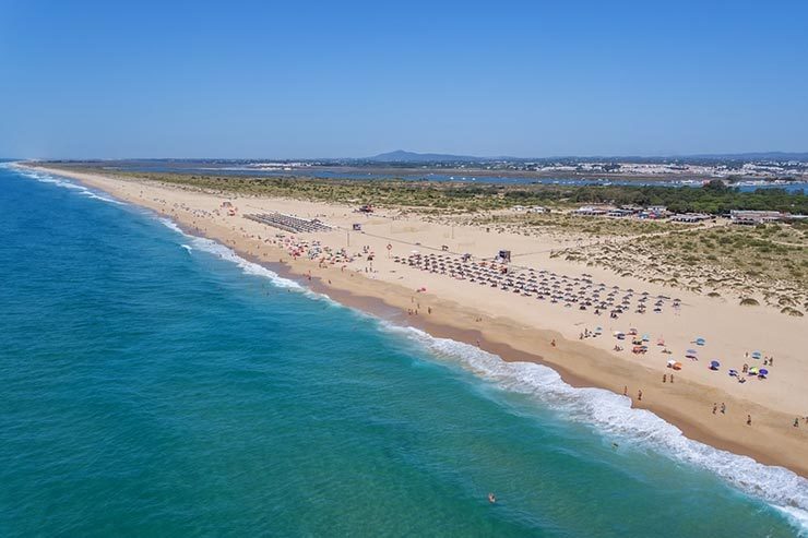 Roteiro no Algarve, Portugal - Ilha da Tavira (Foto via Shutterstock)