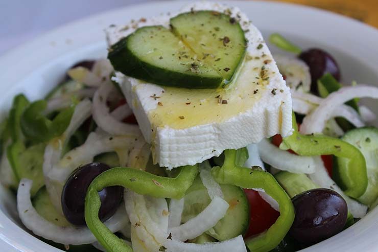Típicos pratos gregos - Salada Grega (Foto: Esse Mundo É Nosso)