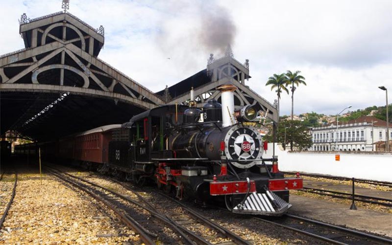 Estação de trem de São João del Rei com Maria Fumaça