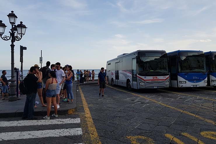 Costa Amalfitana de ônibus, na Itália (Foto: Esse Mundo É Nosso)