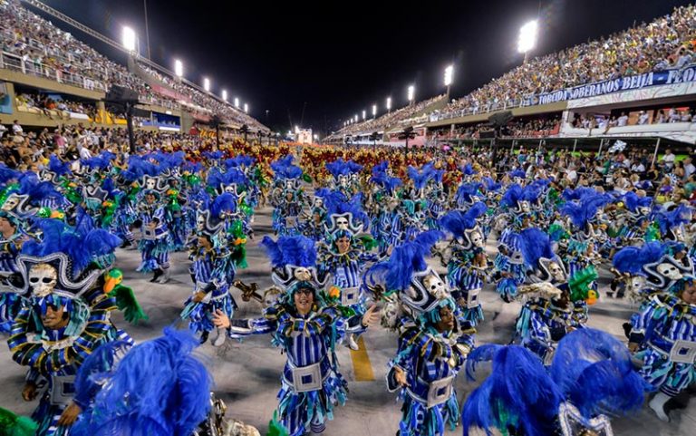 Horários e ordem dos desfiles das escolas de samba do Rio de Janeiro (Foto via Shutterstock)