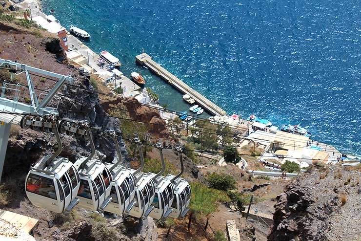 O que fazer em Santorini - Teleférico em Fira (Foto: Esse Mundo É Nosso)