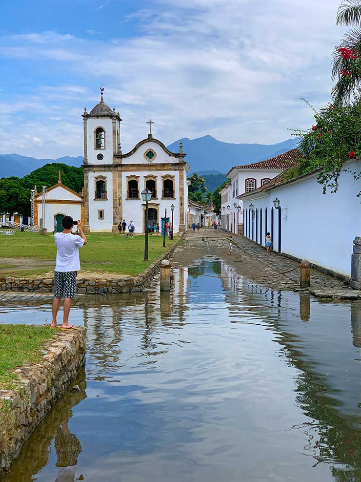 Ruas alagadas no Centro Histórico de Paraty (Foto: Esse Mundo É Nosso)