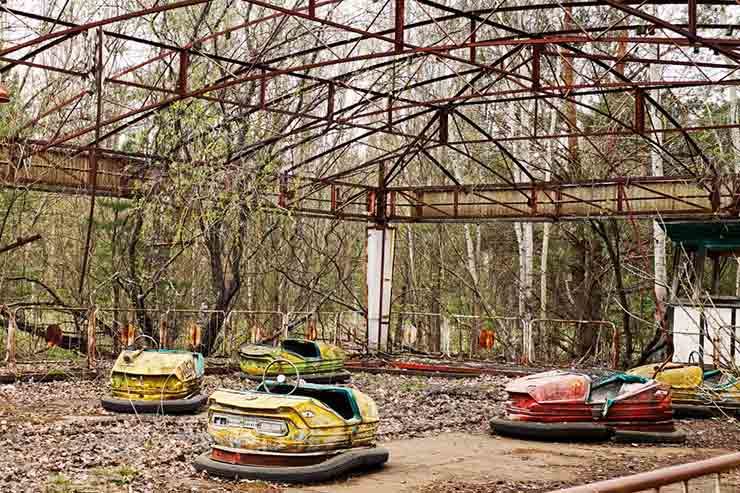 Antigo parque na área de exclusão de Pripyat, Ucrânia (Por Ksenia Lada via Shutterstock)