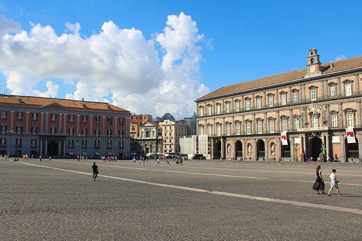 Onde ficar em Nápoles: Piazza del Plebiscito (Foto: Esse Mundo É Nosso)
