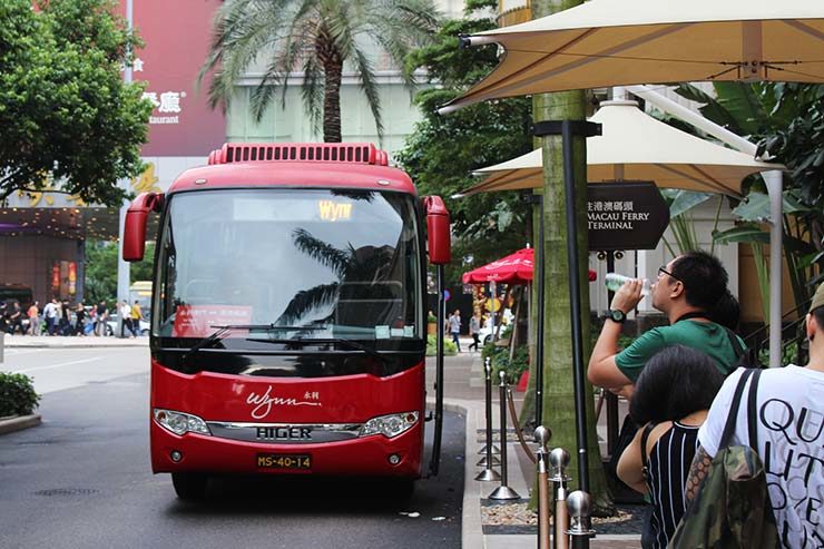 Ônibus gratuitos dos hotéis em Macau (Foto: Esse Mundo É Nosso)