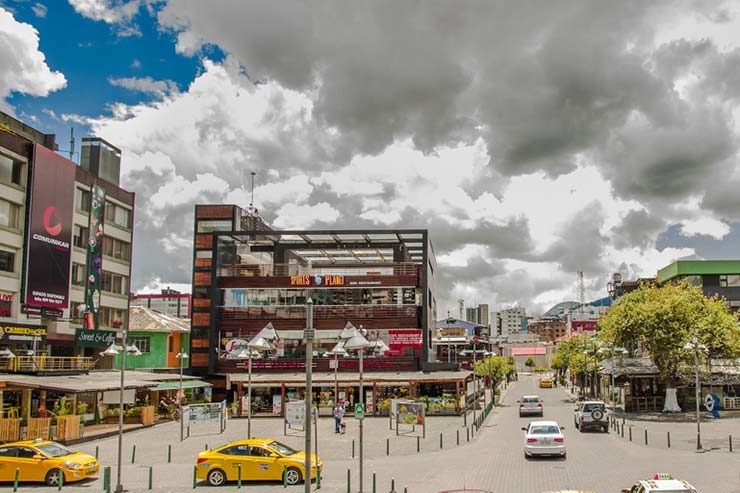 Plaza Foch em La Mariscal, em Quito (Por Fotos593 via Shutterstock)