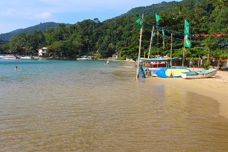 Praia do Canto na Vila do Abraão, em Ilha Grande (Foto: Esse Mundo É Nosso)