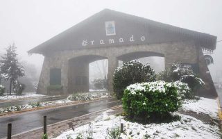 Portal de Gramado com neve (Reprodução/YouTube)