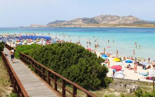 Praia La Pelosa em Stintino, Sardenha - Itália (Foto: Esse Mundo É Nosso)