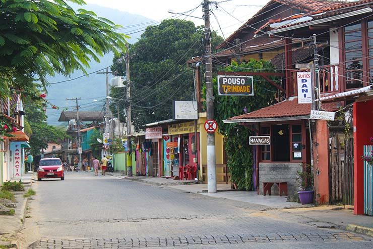 Rua principal do centrinho de Trindade (Foto: Esse Mundo É Nosso)