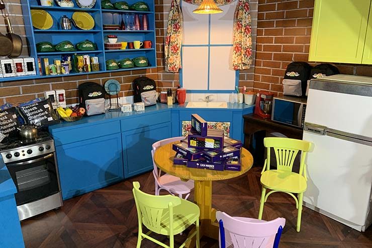 Réplica da cozinha do apartamento da Monica em Friends (Foto: Esse Mundo É Nosso)