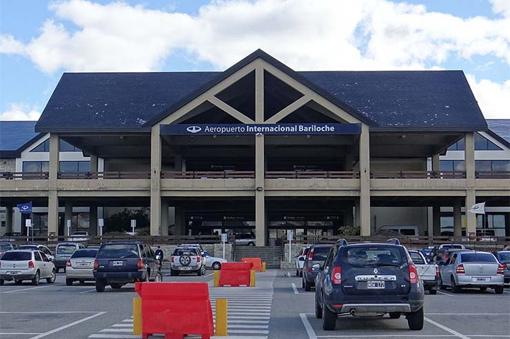 Como ir do Aeroporto de Bariloche ao Centro - Fachada do aeroporto