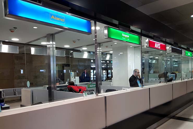 Locadoras de carro no aeroporto de Bariloche (Foto: Esse Mundo É Nosso)