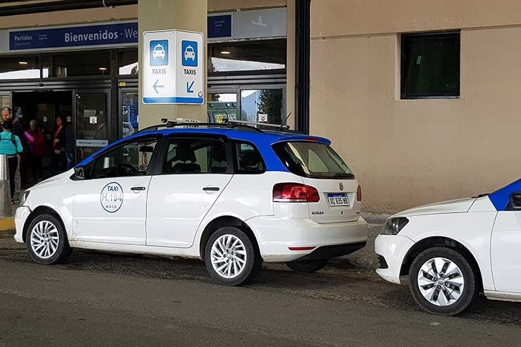 Táxi no aeroporto de Bariloche (Foto: Esse Mundo É Nosso)