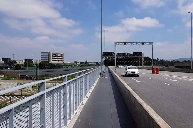 Táxi é uma das formas de como chegar no aeroporto de Guarulhos (Foto: Esse Mundo É Nosso)