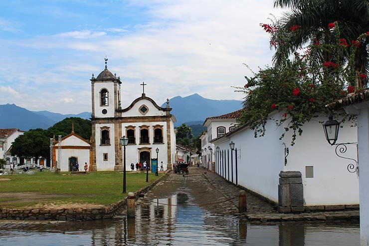 Maré em Paraty e as ruas alagadas (Foto: Esse Mundo É Nosso)