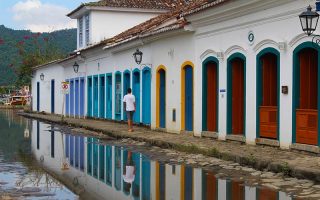 Maré em Paraty e as ruas alagadas (Foto: Esse Mundo É Nosso)