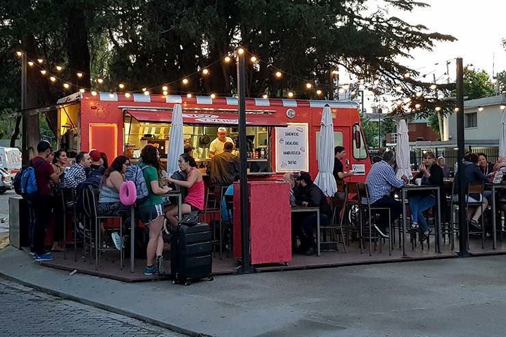 Food truck é opção de alimentação (Foto: Esse Mundo É Nosso)