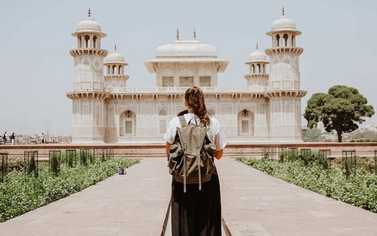 Menina em viagem internacional (Foto: Divulgação)