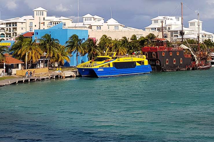 Barcos da Ultramar são uma forma de como ir pra Isla Mujeres (Foto: Esse Mundo É Nosso)