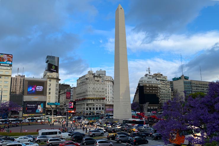 Vista do Obelisco no final de tarde, um clássico do roteiro em Buenos Aires