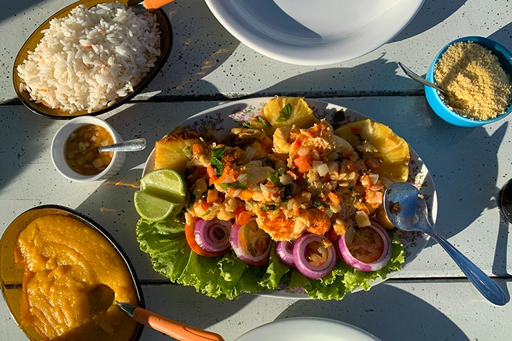 Lagosta no restaurante Estrela do Mar na praia Cova da Onça em Boipeba (Foto: Esse Mundo é Nosso)