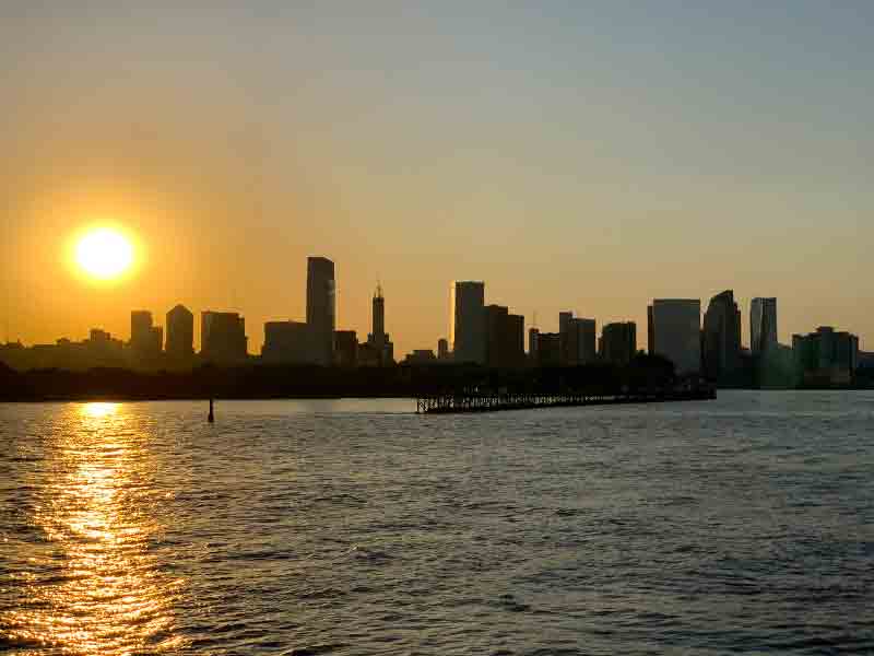 Pôr do sol incrível no Rio de la Plata, em Buenos Aires