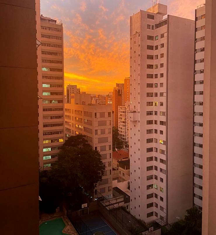 Pôr do sol na Zona Oeste (Foto: Mariana Carbone)