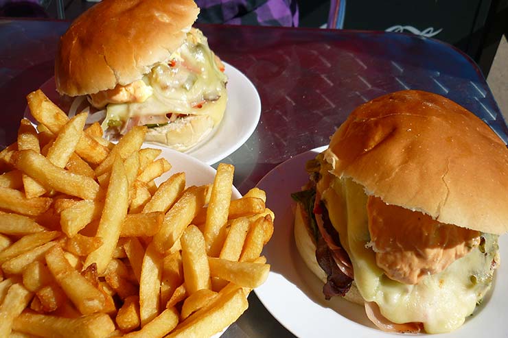 Chivito é uma das comidas típicas do Uruguai 