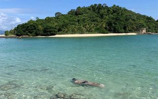 Melhores praias de Angra dos Reis - Cataguases (Foto: Esse Mundo É Nosso)