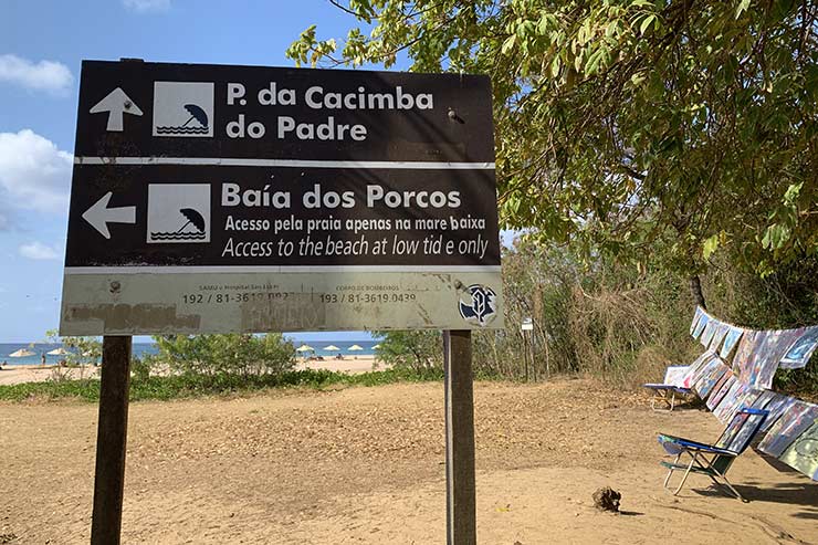 Placa sinaliza caminho da Cacimba do Padre até Baía dos Porcos (Foto: Esse Mundo É Nosso)