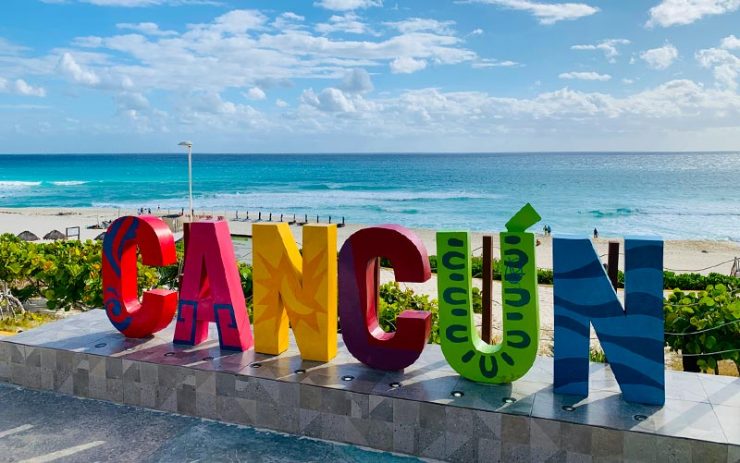 Letreiro de Cancún na Playa Delfines
