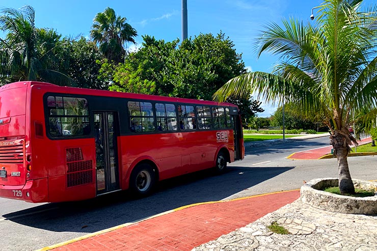 Ônibus circula por toda a Zona Hoteleira em Cancún (Foto: Esse Mundo é Nosso)
