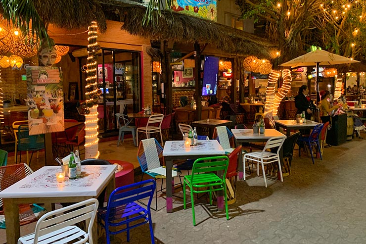 Restaurante na Quinta Avenida em Playa del Carmen (Foto: Esse Mundo é Nosso)