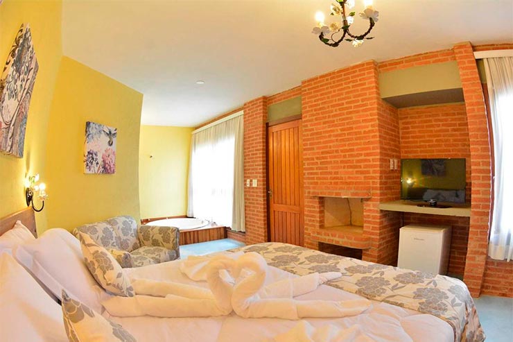 Hotéis e pousadas em Serra Negra: Quarto da Villa dos Leais (Foto: Reprodução/Booking)