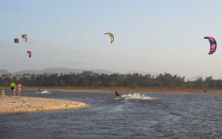 Kitesurf nas lagoas de Cumbuco (Foto: Esse Mundo É Nosso)