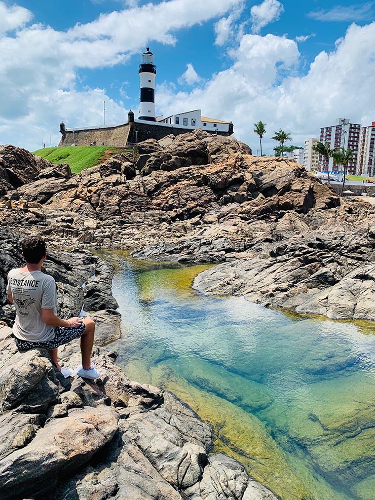 Motivos para viajar para Salvador: Piscinas naturais no Farol da Barra (Foto: Esse Mundo é Nosso)