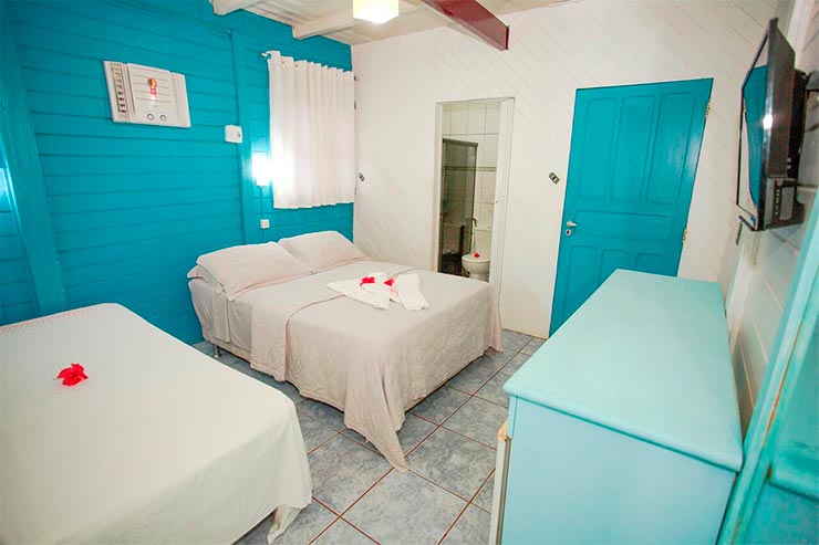 Pousadas baratas em Fernando de Noronha: Quarto da Leão Marinho (Foto: Reprodução/Booking)