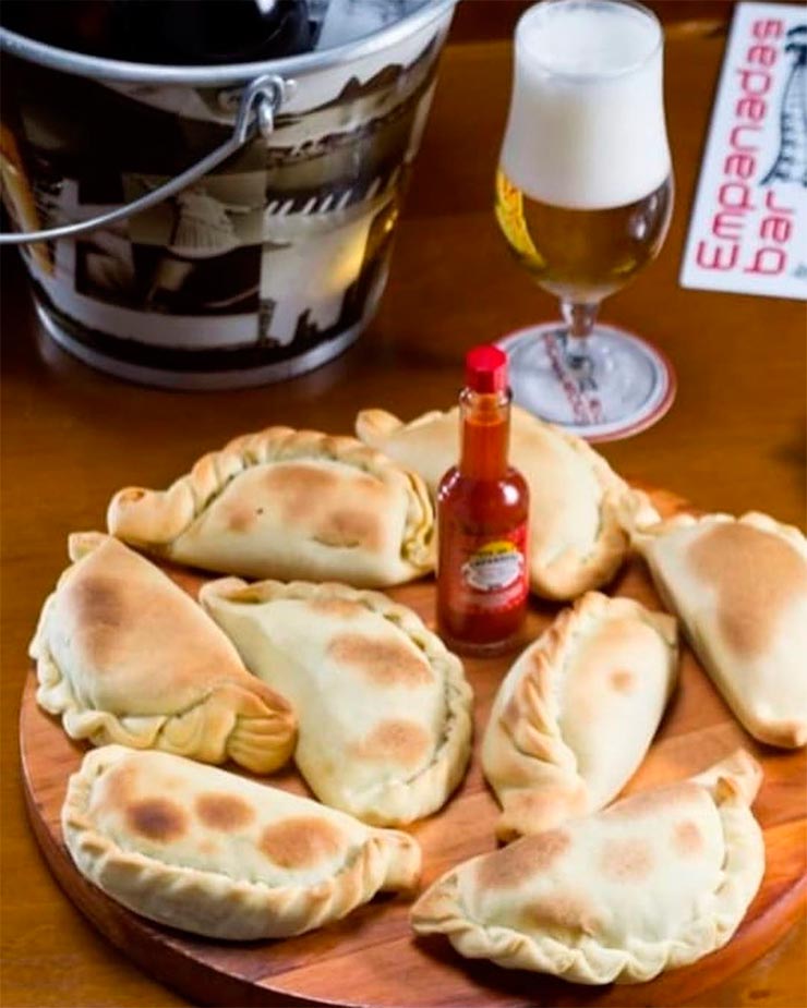 Onde comer empanadas em SP: Empanadas e cerveja gelada (Foto: Reprodução/Instagram Empanadas Bar)