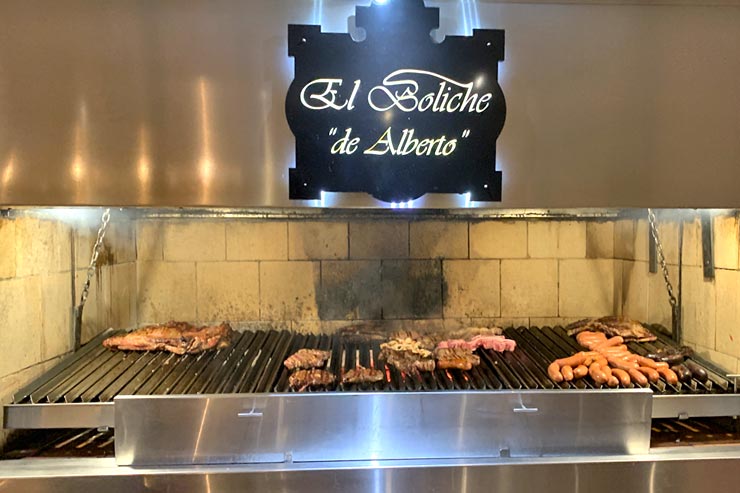 Carnes do restaurante El Boliche de Alberto (Foto: Esse Mundo é Nosso)