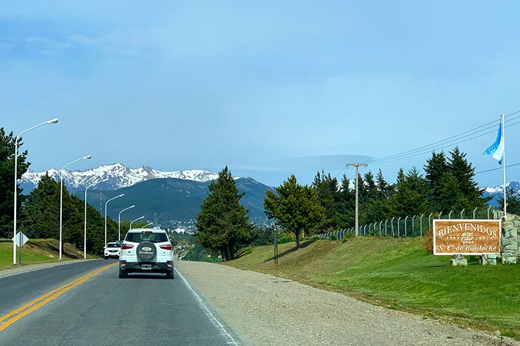 Bariloche no verão: Chegada na cidade saindo do aeroporto (Foto: Esse Mundo é Nosso)