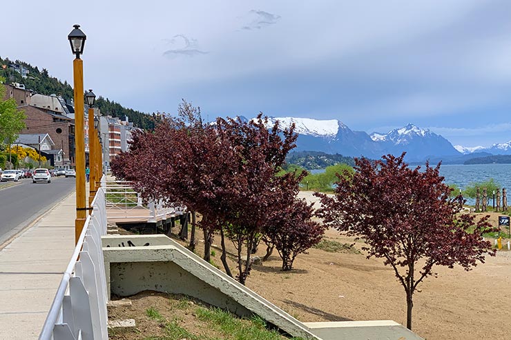 Rua perto do lado em Bariloche (Foto: Esse Mundo é Nosso)